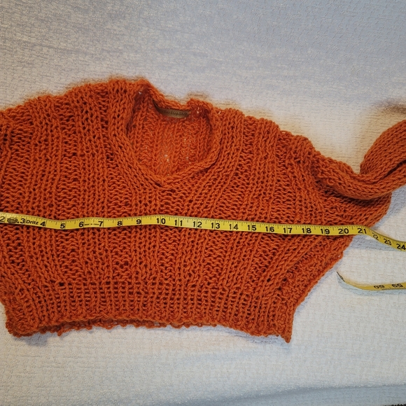 Short Sweater  /  Long sleeve  / Crochet.     I DO NOT ACCEPT RETURNS - Picture 3 of 4